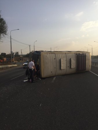 Вблизи Ставрополя перевернулся неисправный автобус