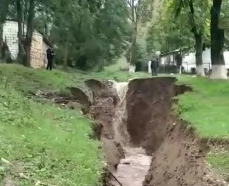 В селе Чумли Кайтагского района оперативно устранены опасные последствия проливных дождей