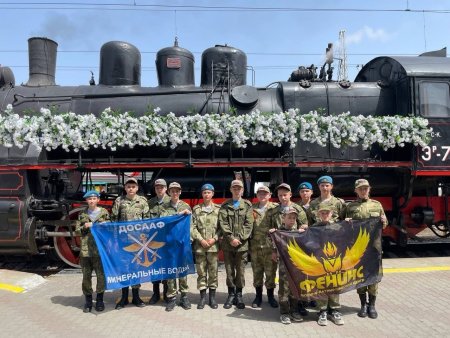 Курсанты ВПЦ "Феникс" приняли участие в встрече ретро-поезда "Победа"