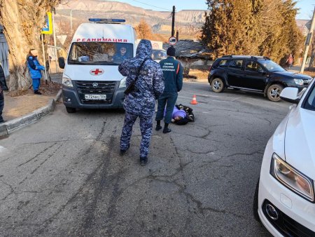 В Кисловодске ведутся поиски водителя, сбившего девочку-подростка на улице Главной